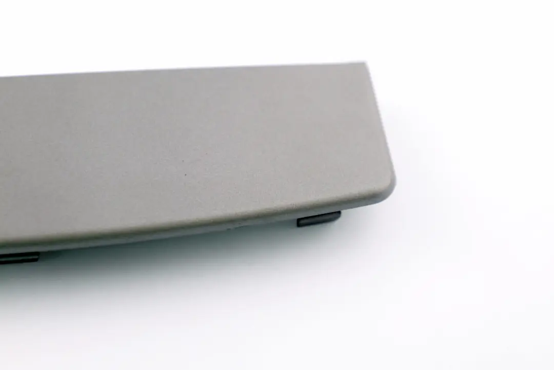 Interior Trasero Techo Luz Cubierta Oscuro Plata para BMW E65 E66 E67 con número de pieza 7037175 BMW E65 E66 E67 Interior Trasero Techo Luz Cubierta Oscuro Plata - SKU 7037175 - Número de pieza 7037175