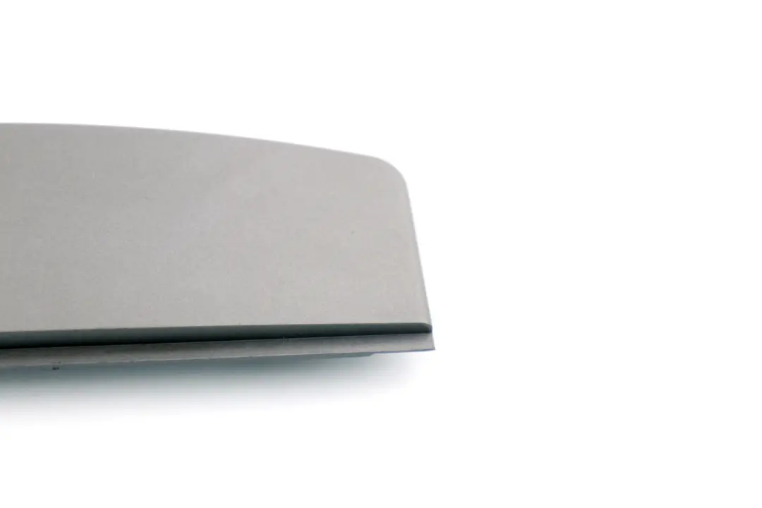 Interior Trasero Techo Luz Cubierta Oscuro Plata para BMW E65 E66 E67 con número de pieza 7037175 BMW E65 E66 E67 Interior Trasero Techo Luz Cubierta Oscuro Plata - SKU 7037175 - Número de pieza 7037175