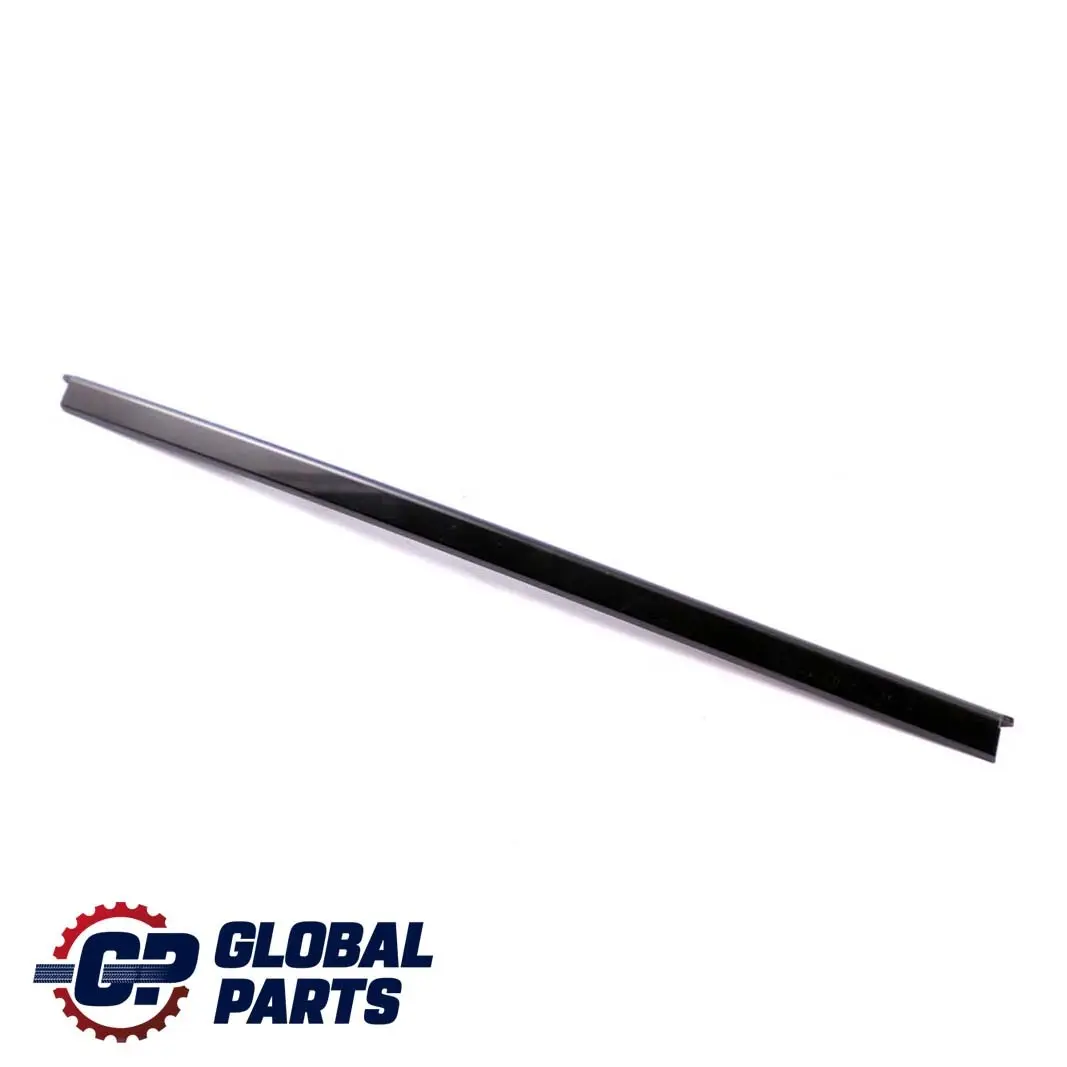Copertura Colonna D Striscia Trim Esterna Destra per Mini Cooper R50 R53 con numero di parte 7037402 Mini Cooper R50 R53 Copertura Colonna D Striscia Trim Esterna Destra - SKU 7037402 - Numero di parte 7037402