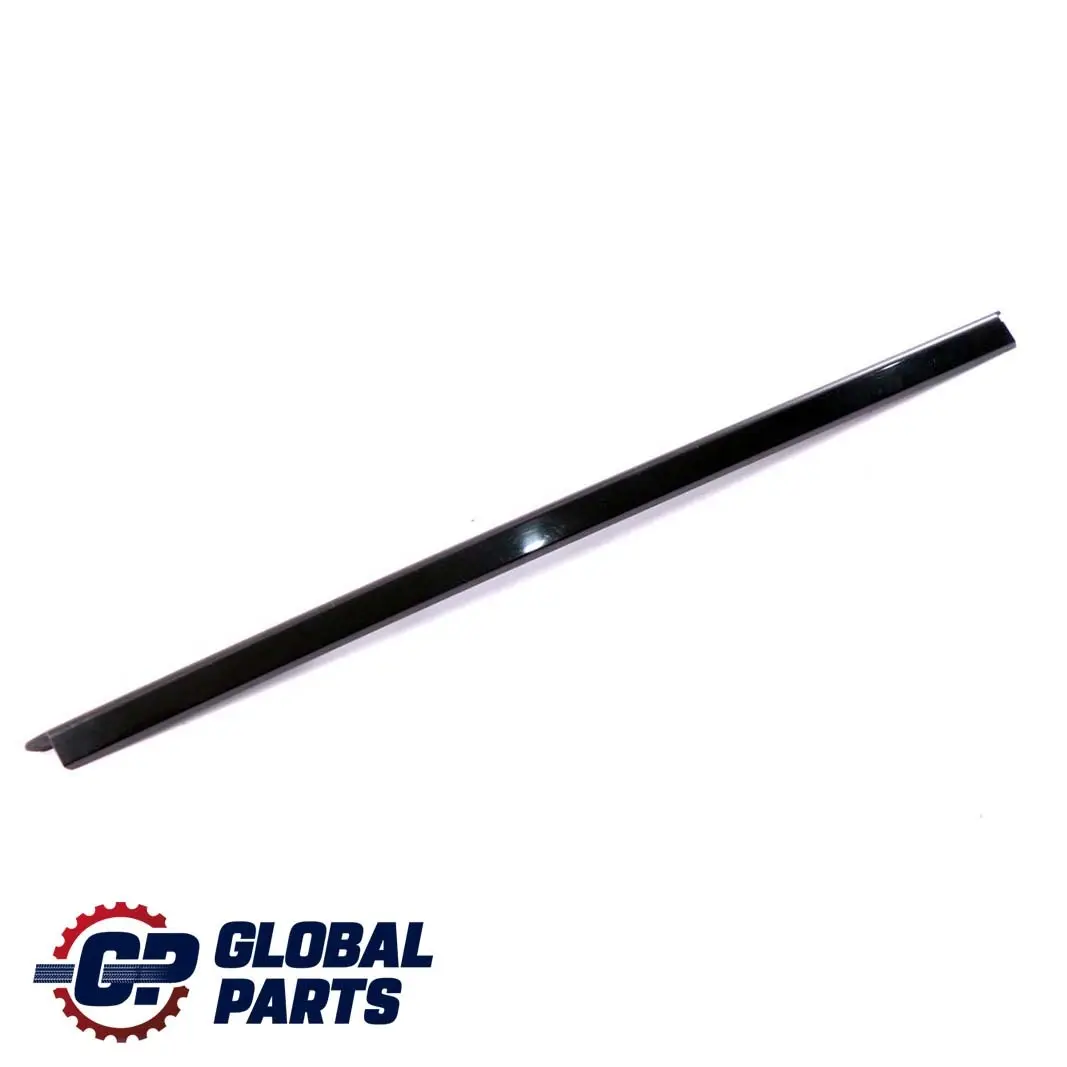 Copertura Colonna D Striscia Trim Esterna Destra per Mini Cooper R50 R53 con numero di parte 7037402 Mini Cooper R50 R53 Copertura Colonna D Striscia Trim Esterna Destra - SKU 7037402 - Numero di parte 7037402