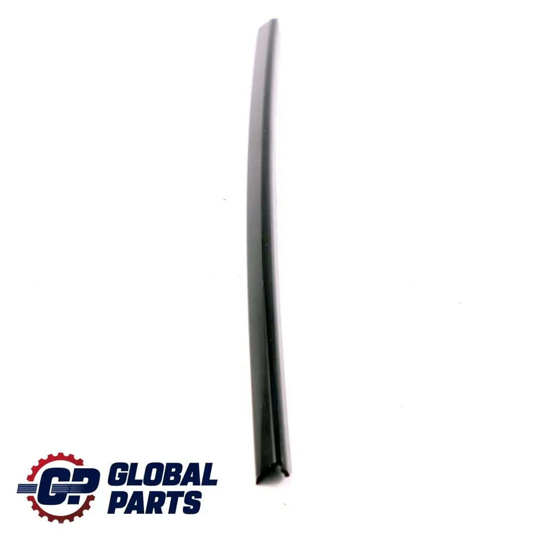 Copertura Colonna D Striscia Trim Esterna Destra per Mini Cooper R50 R53 con numero di parte 7037402 Mini Cooper R50 R53 Copertura Colonna D Striscia Trim Esterna Destra - SKU 7037402 - Numero di parte 7037402