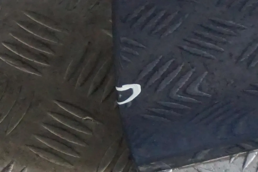 Tür Vorne Links Mysticblau Mystic Blau Metallic - A07 für BMW 3 E46 Coupe Cabrio mit Teilenummer 7038091 BMW 3 E46 Coupe Cabrio Tür Vorne Links Mysticblau Mystic Blau Metallic - A07 - SKU 7038091-MYS - Teilenummer 7038091