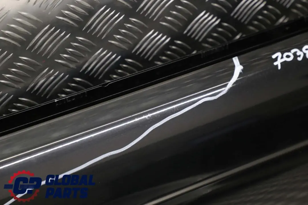 Tür Vorne Links Black Sapphire Schwarz Metallic - 475 für BMW 3 E46 Coupe Cabrio mit Teilenummer 7038092 BMW 3 E46 Coupe Cabrio Tür Vorne Links Black Sapphire Schwarz Metallic - 475 - SKU 7038092-BS - Teilenummer 7038092