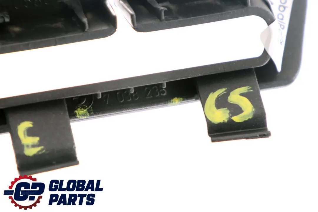 BMW E65 E66 Trasero Asiento Central Rectractor Hebilla Cinturon Embellecedor - SKU 7038235 - Número de pieza 7049501