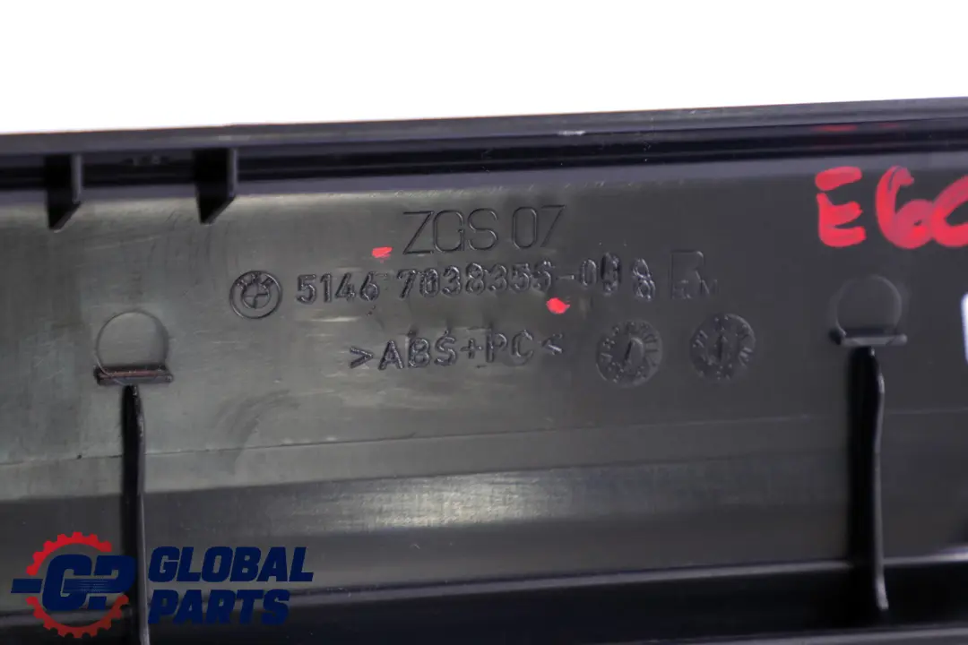 Travesaño Trasero Tapa Embellecedor 5146 para BMW E60 E60N LCI con número de pieza 7038355 BMW E60 E60N LCI Travesaño Trasero Tapa Embellecedor 5146 - SKU 7038355 - Número de pieza 7038355