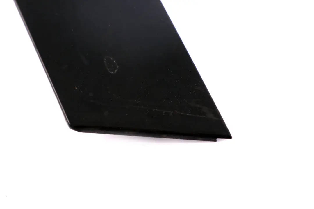 Couverture Montant B Porte Arriere Gauche Noir pour BMW X5 E53 à propos du numéro de pièce 7038361 BMW X5 E53 Couverture Montant B Porte Arriere Gauche Noir - SKU 7038361 - Numéro de pièce 7038361