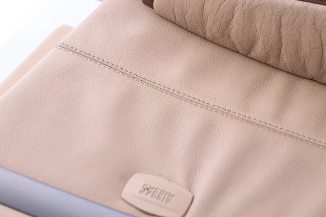 Türverkleidung vorne rechts Leder Beige für BMW 7 er E65 E66 mit Teilenummer 7038496 BMW 7 er E65 E66 Türverkleidung vorne rechts Leder Beige - SKU 7038496 - Teilenummer 7038496