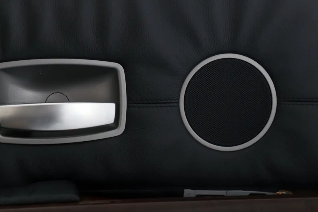 Panneau de garniture de carte de porte en cuir noir arriere gauche N/S pour BMW E65 à propos du numéro de pièce 7038707 BMW E65 Panneau de garniture de carte de porte en cuir noir arriere gauche N/S - SKU 7038707 - Numéro de pièce 7038707