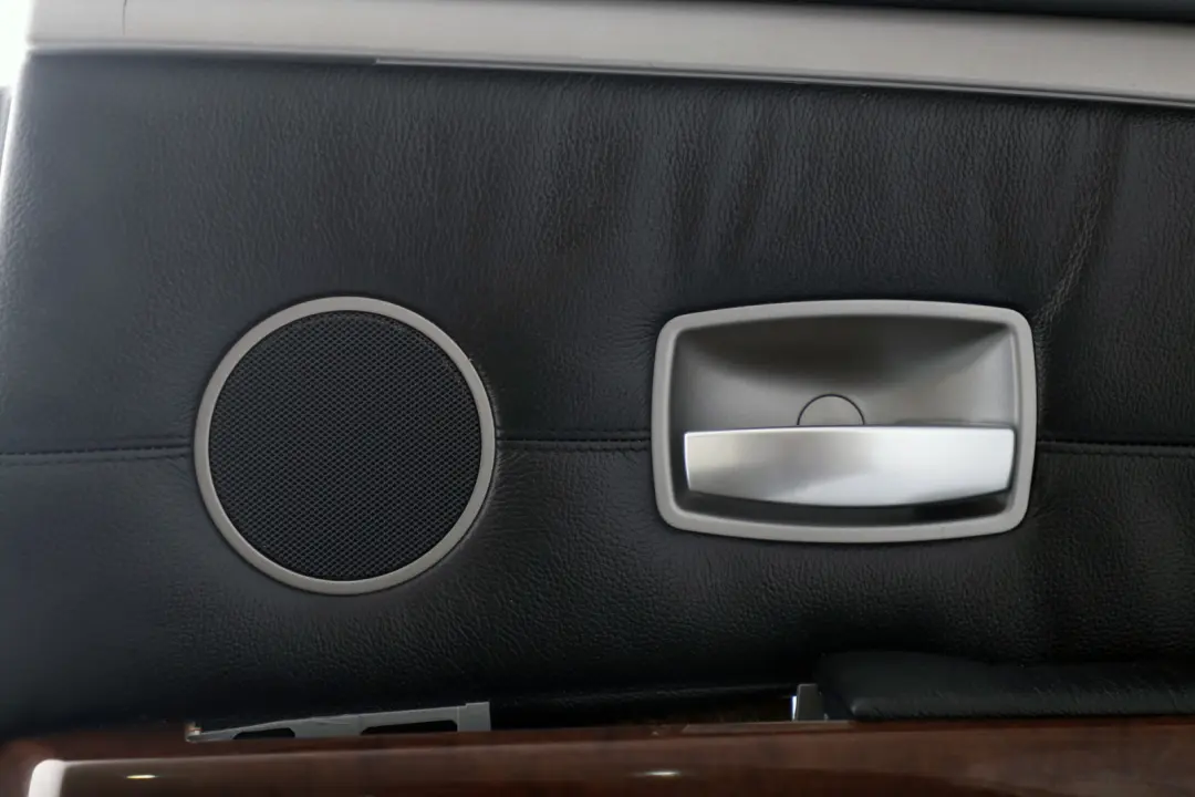 Türverkleidung Leder hinten links Schwarz 7038707 für BMW 7 er E65 mit Teilenummer 7038708 BMW 7 er E65 Türverkleidung Leder hinten links Schwarz 7038707 - SKU 7038708 - Teilenummer 7038708