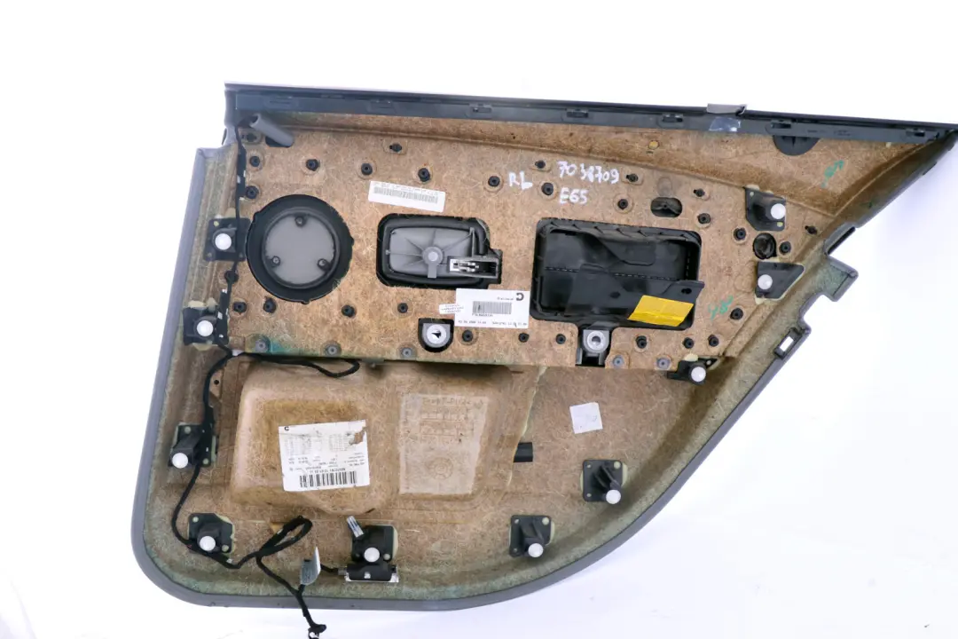 Panel Embellecedor Forro Piel Gris Puerta Trasera Izquierda para BMW E65 con número de pieza 7038709 BMW E65 Panel Embellecedor Forro Piel Gris Puerta Trasera Izquierda - SKU 7038709 - Número de pieza 7038709