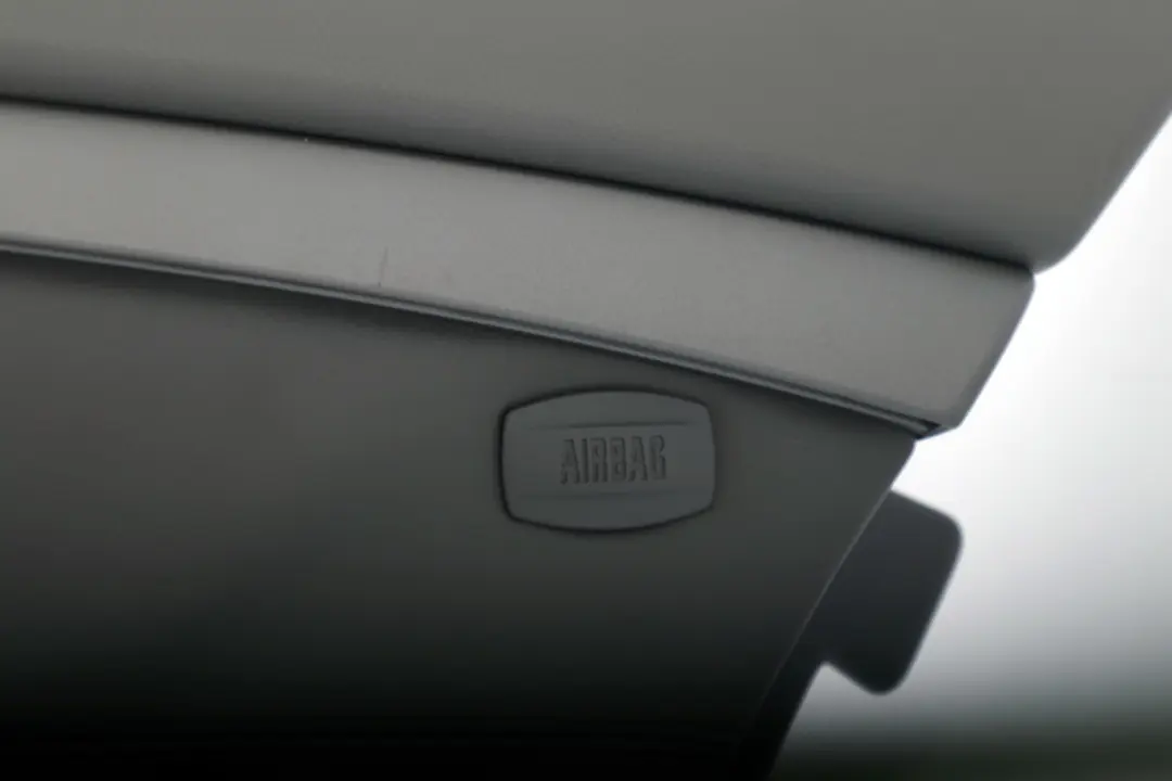 Reihe E65 Türverkleidung Leder hinten rechts FLANELLGRAU 5142 für BMW 7 mit Teilenummer 7038710 BMW 7 Reihe E65 Türverkleidung Leder hinten rechts FLANELLGRAU 5142 - SKU 7038710 - Teilenummer 7038710