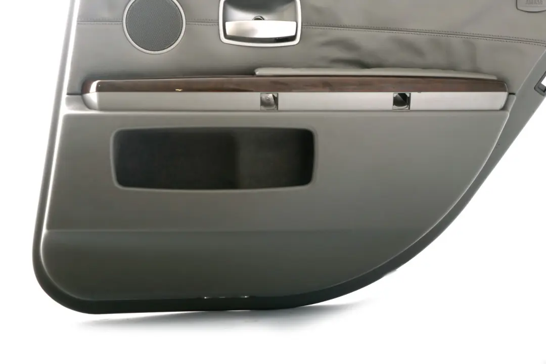 Trasera Derecha Tarjeta De Puerta Gris Forro De Cuero Panel De Recorte para BMW E65 con número de pieza 7038710 BMW E65 Trasera Derecha Tarjeta De Puerta Gris Forro De Cuero Panel De Recorte - SKU 7038710 - Número de pieza 7038710