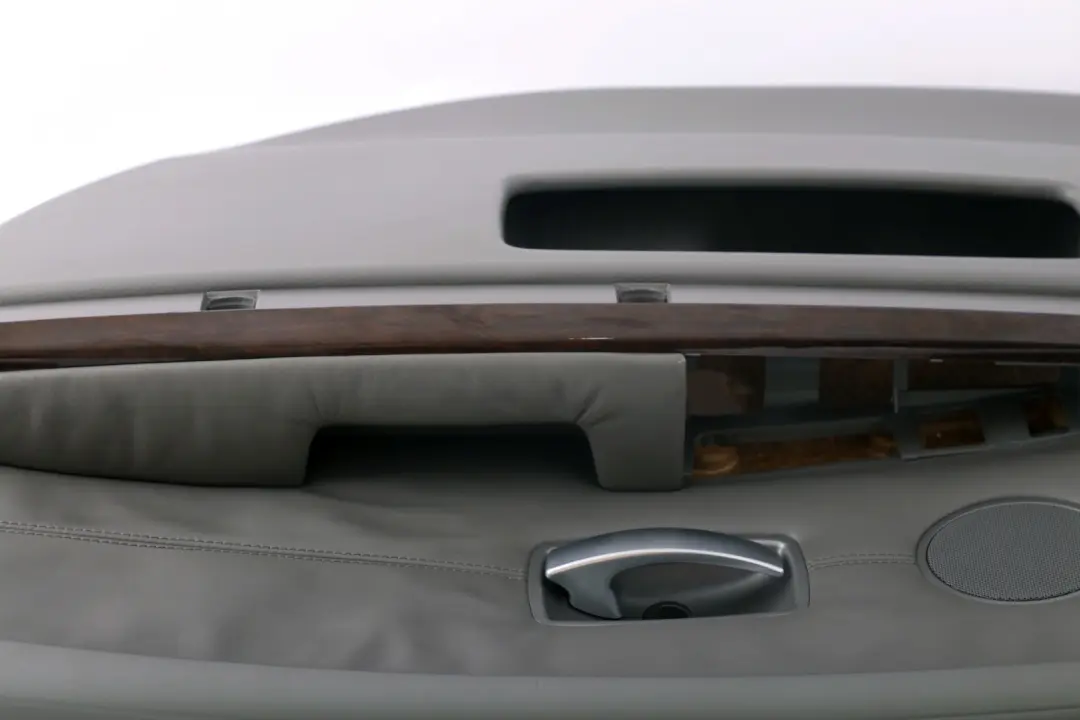 Reihe E65 Türverkleidung Leder hinten rechts FLANELLGRAU 5142 für BMW 7 mit Teilenummer 7038710 BMW 7 Reihe E65 Türverkleidung Leder hinten rechts FLANELLGRAU 5142 - SKU 7038710 - Teilenummer 7038710