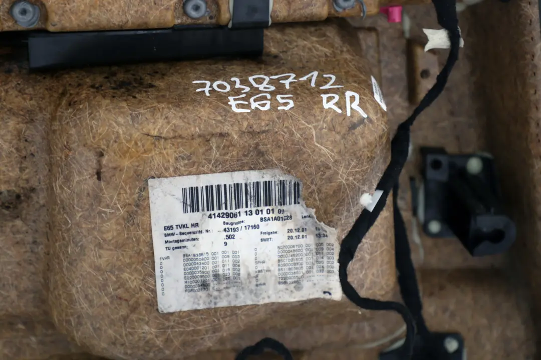 Trasera Derecha Cuero Interior Tarjeta Puerta Panel Ajuste Beige para BMW E65 con número de pieza 7038712 BMW E65 Trasera Derecha Cuero Interior Tarjeta Puerta Panel Ajuste Beige - SKU 7038712 - Número de pieza 7038712