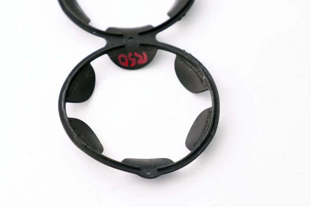 Inserto In Gomma Portabevande Console Centrale per Mini Cooper R50 R52 R53 con numero di parte 7039243 Mini Cooper R50 R52 R53 Inserto In Gomma Portabevande Console Centrale - SKU 7039243 - Numero di parte 7039243