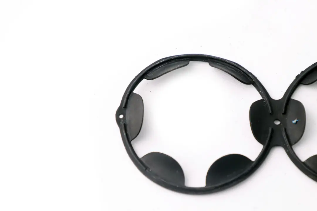 Soporte De Goma Para Bebidas Consola Central para Mini Cooper R50 R52 R53 con número de pieza 7039243 Mini Cooper R50 R52 R53 Soporte De Goma Para Bebidas Consola Central - SKU 7039243 - Número de pieza 7039243