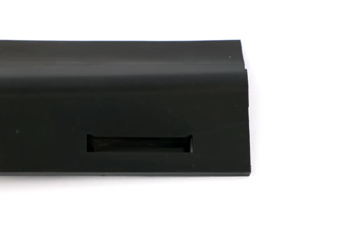 Junta De Sellado Compartimento Motor Derecha para BMW Serie Z4 E85 E86 con número de pieza 7039674 BMW Serie Z4 E85 E86 Junta De Sellado Compartimento Motor Derecha - SKU 7039674 - Número de pieza 7039674