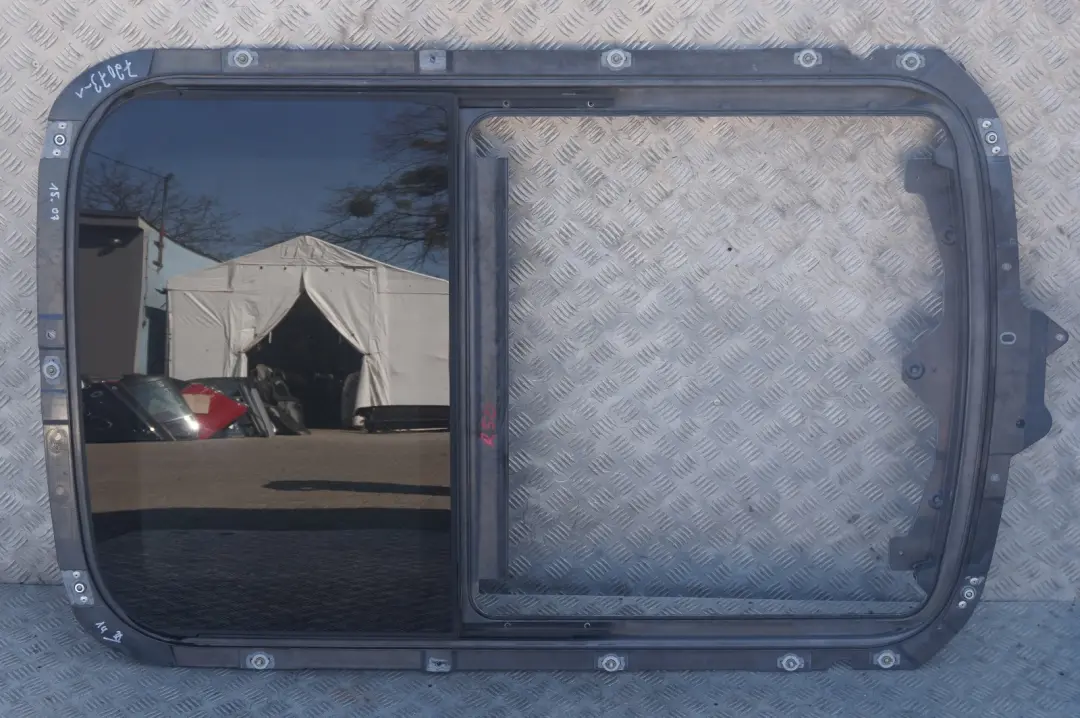 Szyba AS3 dachu szyberdach do MINI R50 R53 o numerze 7039715 MINI R50 R53 Szyba AS3 dachu szyberdach - SKU 7039715 - Numer Części 7039715