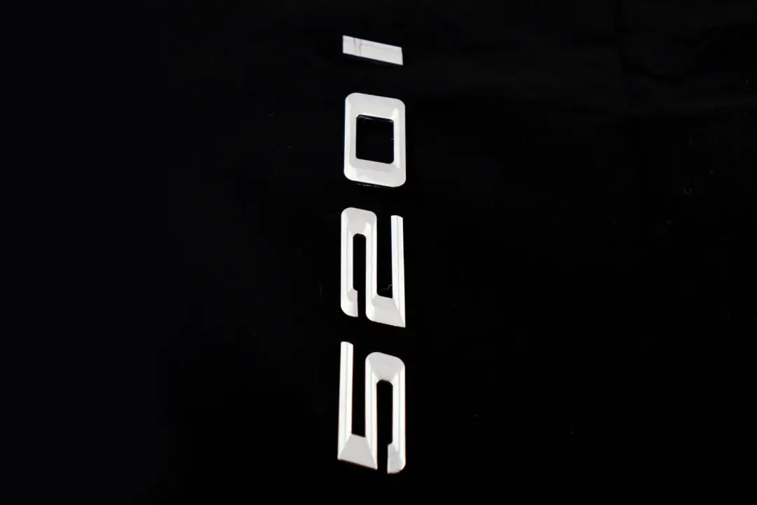 Lettering Logo Emblem Inscription 520i to BMW 5 Series E60 E60N E61 LCI with Part number 7039782 BMW 5 Series E60 E60N E61 LCI Lettering Logo Emblem Inscription 520i - SKU 7039782 - Part number 7039782