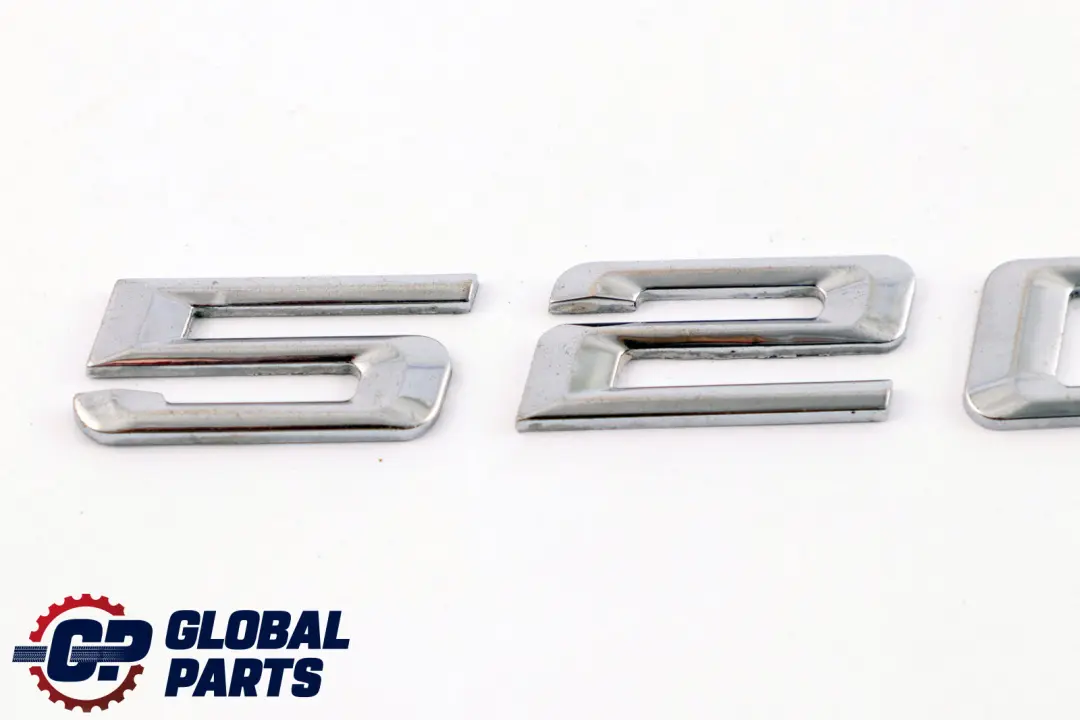 Stemma Posteriore Scritta Logo 520d 5114 per BMW E60 E60N E61 E61N LCI con numero di parte 7039783 BMW E60 E60N E61 E61N LCI Stemma Posteriore Scritta Logo 520d 5114 - SKU 7039783 - Numero di parte 7039783