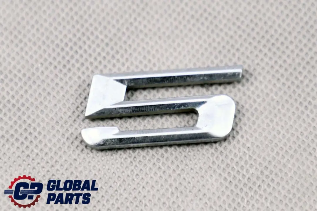 Stemma Scritta Posteriore 525i per BMW E60 E60N E61 LCI con numero di parte 51147039784 BMW E60 E60N E61 LCI Stemma Scritta Posteriore 525i - SKU 7039784 - Numero di parte 51147039784