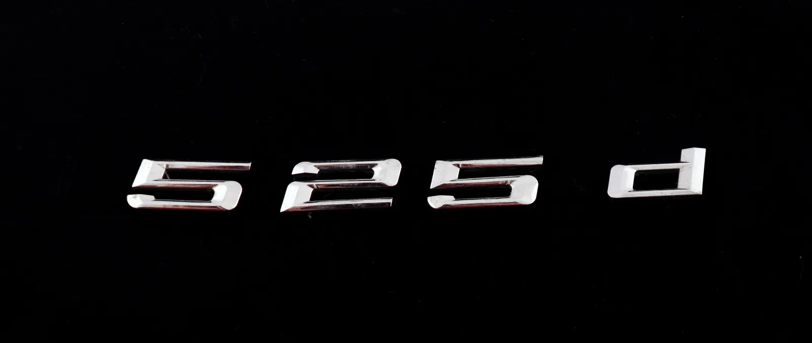 BMW E60 E61 Emblemat Logo Znaczek Napis 525d