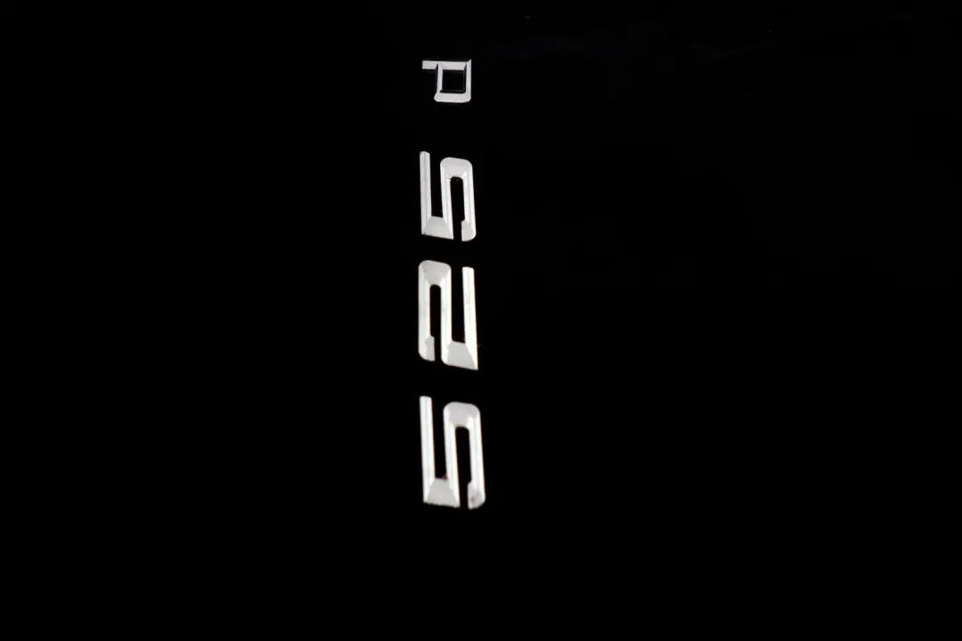 BMW 5 er E60 E60N E61 LCI Schriftzug 525d - SKU 7039785 - Teilenummer 7039785