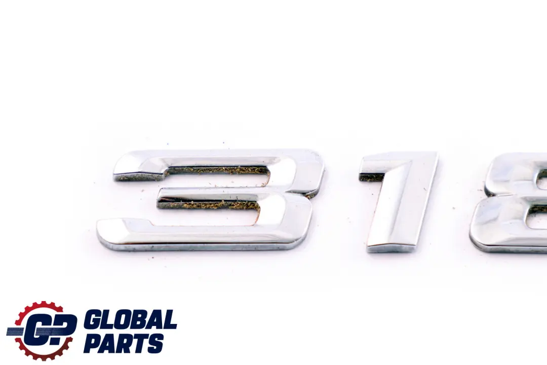 BMW E90 E90N LCI Emblema Adhesivo Maletero Trasero 318i - SKU 7157553 - Número de pieza 7039787