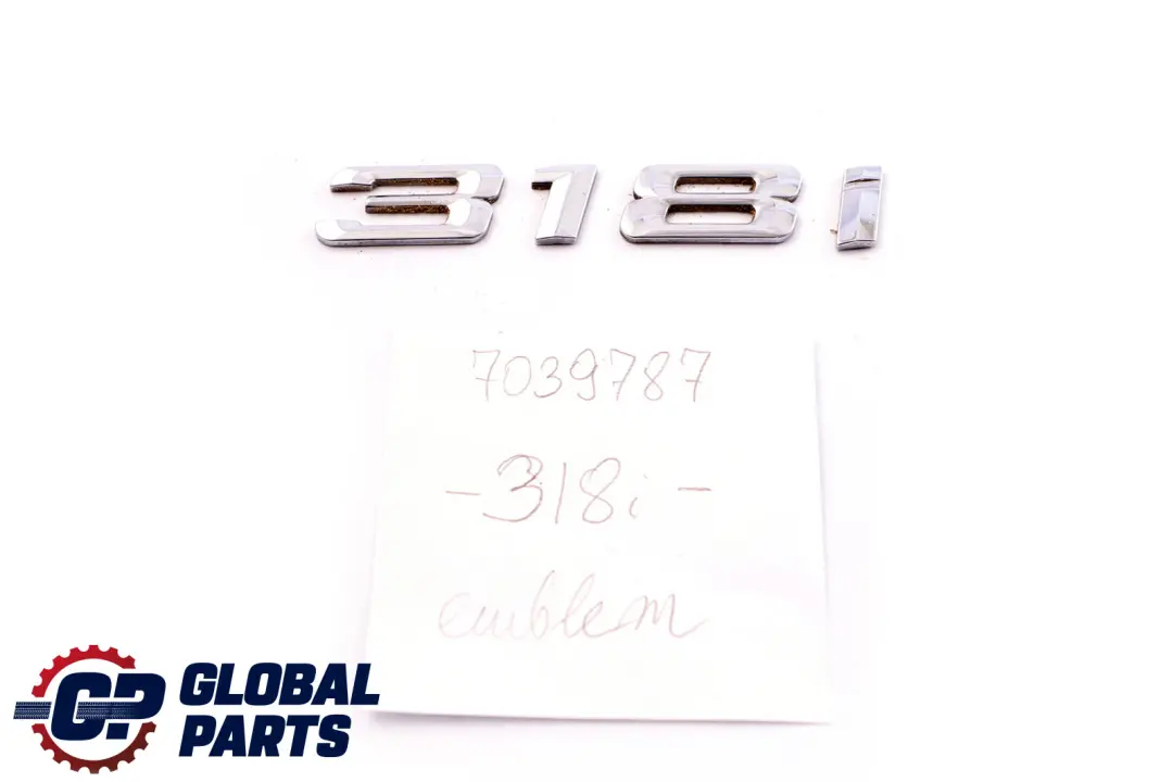 Kofferraum Schriftzug Emblem geklebt hinten für BMW 3 er E90 E90N LCI 318i mit Teilenummer 7039787 BMW 3 er E90 E90N LCI 318i Kofferraum Schriftzug Emblem geklebt hinten - SKU 7157553 - Teilenummer 7039787