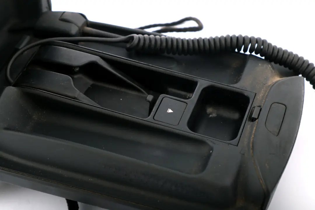 Reihe E53 Mittelarmlehne SCHWARZ BLACK Motorola 5116 für BMW X5 mit Teilenummer 7040336 BMW X5 Reihe E53 Mittelarmlehne SCHWARZ BLACK Motorola 5116 - SKU 7040336 - Teilenummer 7040336