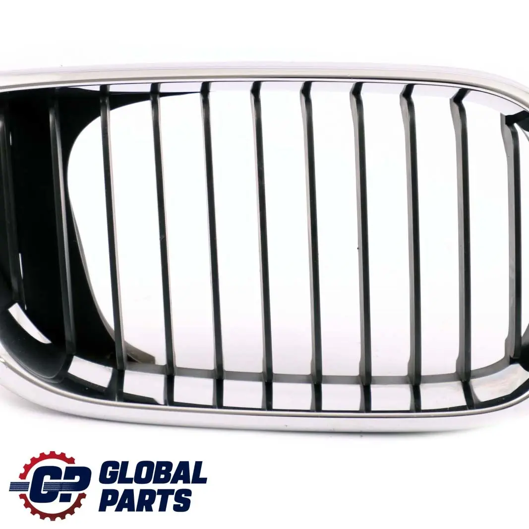 Parachoques Delantero Berlina Rejilla Central Derecha Negro Cromado para BMW E46 con número de pieza 7042962 BMW E46 Parachoques Delantero Berlina Rejilla Central Derecha Negro Cromado - SKU 7042962 - Número de pieza 7042962