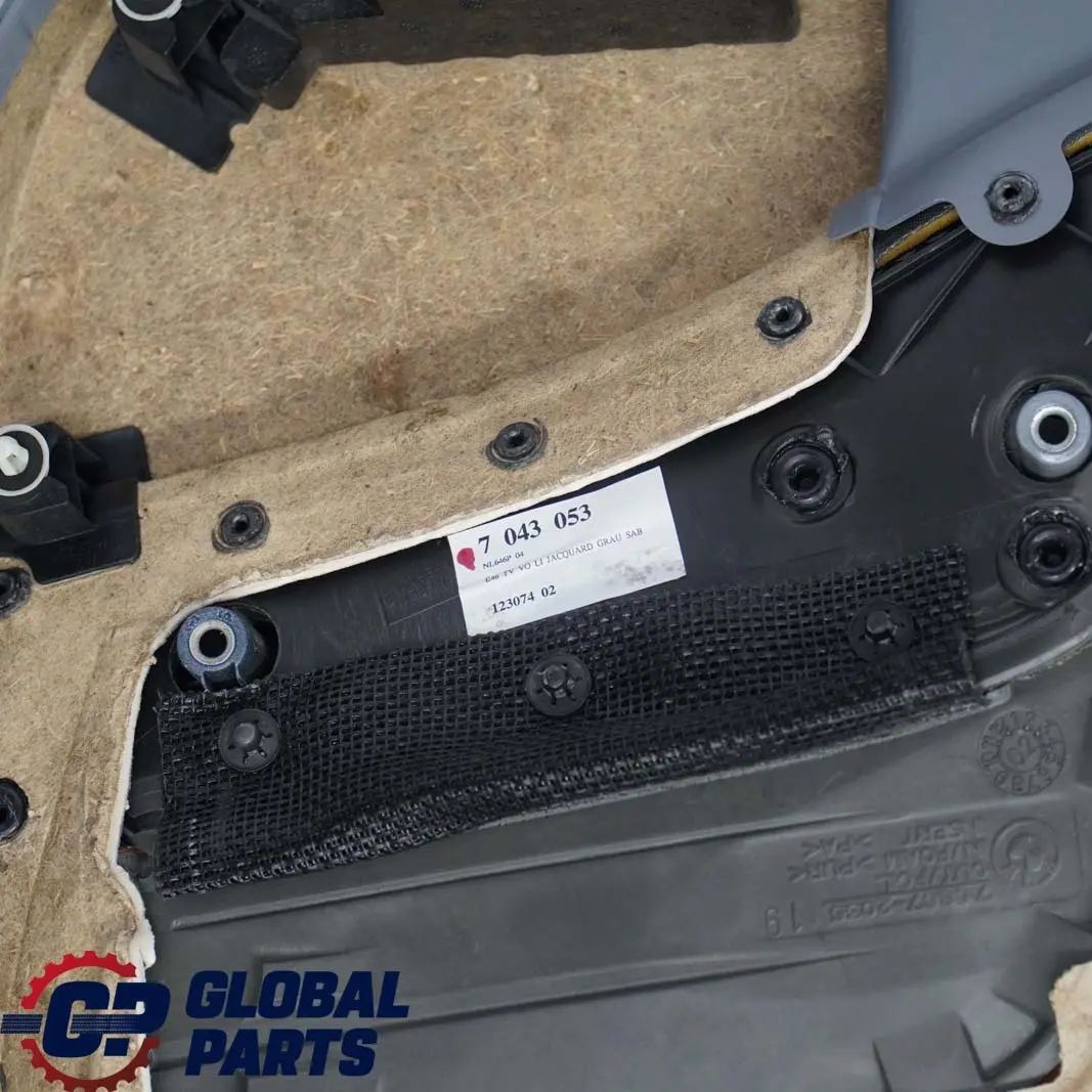 Combi Berline Panneau Portieres avant Gauche Tissu Jacquard Gris pour BMW E46 à propos du numéro de pièce 7043053 BMW E46 Combi Berline Panneau Portieres avant Gauche Tissu Jacquard Gris - SKU 7043053 - Numéro de pièce 7043053