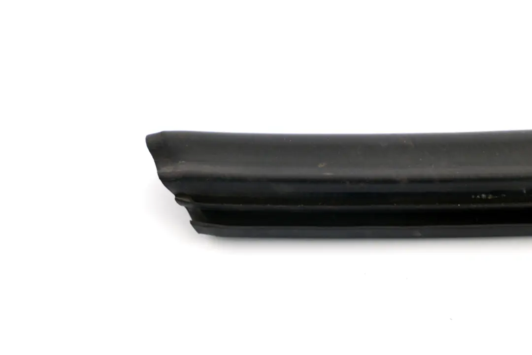 Guarnizione canale anteriore Guida finestra anteriore destra per BMW Z4 E85 con numero di parte 7043892 BMW Z4 E85 Guarnizione canale anteriore Guida finestra anteriore destra - SKU 7043892 - Numero di parte 7043892