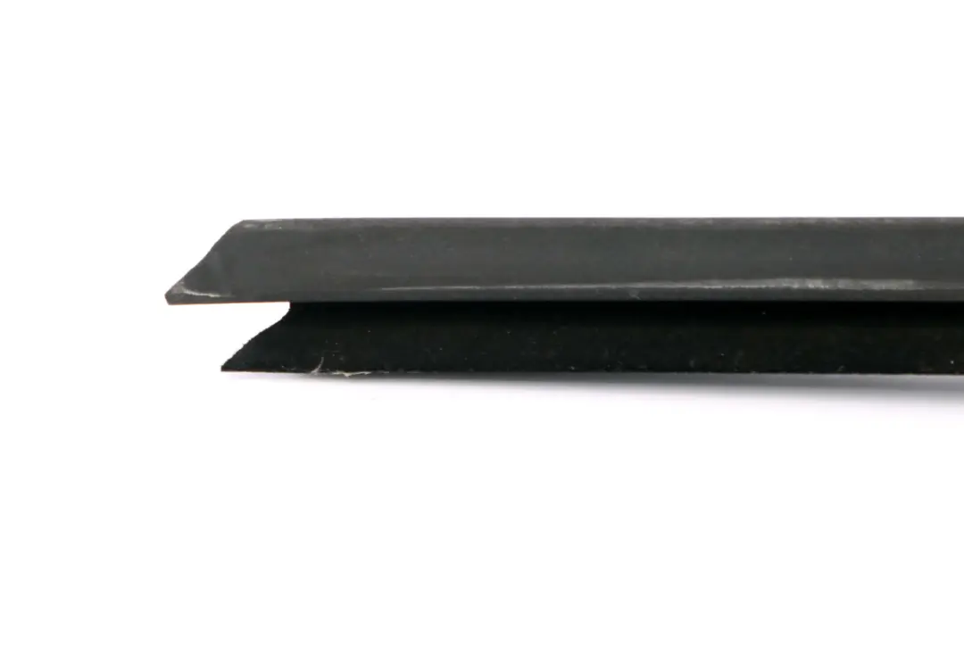 Chiusino Interno Destro per BMW E65 E66 con numero di parte 7044144 BMW E65 E66 Chiusino Interno Destro - SKU 7044144 - Numero di parte 7044144