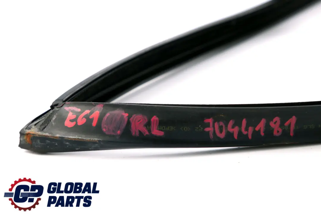 BMW E61 Parte trasera izquierda Guia De La ventana lateral 5135 - SKU 7044181 - Número de pieza 51357044181