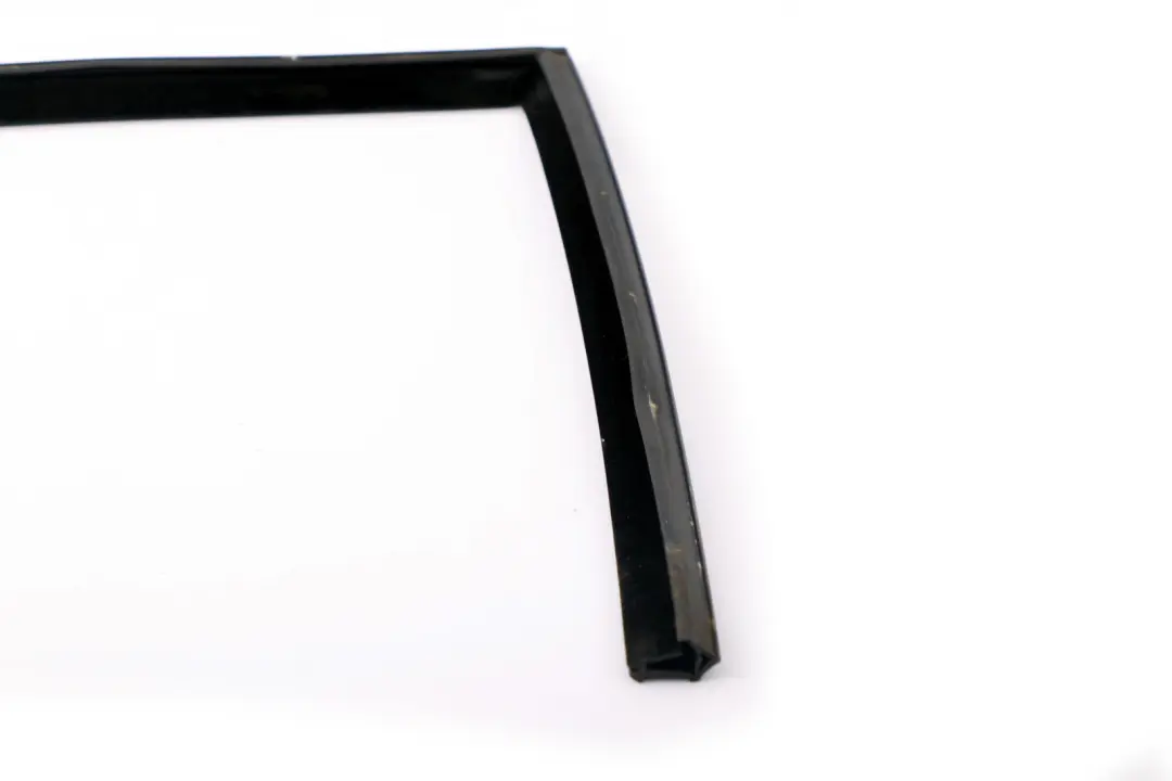 Trasera Derecha O/S Guía De La Ventana Lateral 5135 para BMW E61 con número de pieza 7044182 BMW E61 Trasera Derecha O/S Guía De La Ventana Lateral 5135 - SKU 7044182 - Número de pieza 7044182