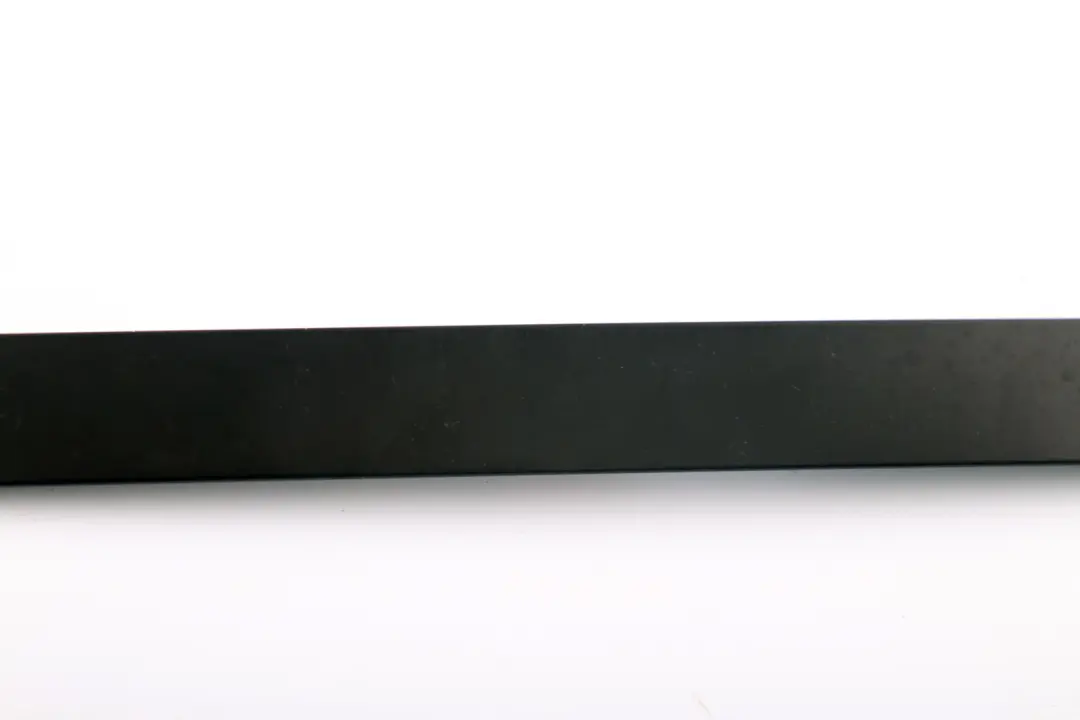 Couverture Colonne C Porte Arrière Droite O/S Schwarz pour BMW E61 LCI à propos du numéro de pièce 7044188 BMW E61 LCI Couverture Colonne C Porte Arrière Droite O/S Schwarz - SKU 7044188 - Numéro de pièce 7044188