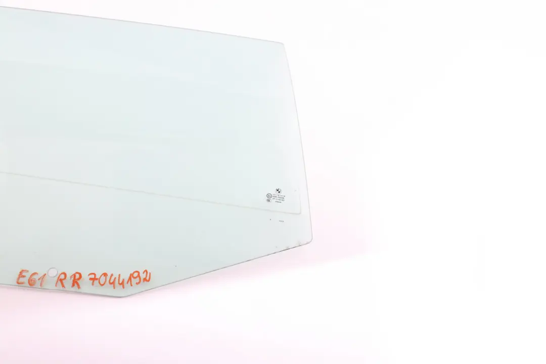 Vitre laterale verte Porte arriere droite AS2 pour BMW E61 Touring Estate à propos du numéro de pièce 7044192 BMW E61 Touring Estate Vitre laterale verte Porte arriere droite AS2 - SKU 7044192 - Numéro de pièce 7044192