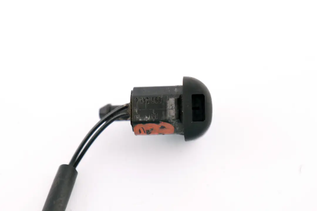 Spray Nozzle Windscreen Washer Heated Left Right N/O/S to BMW 5 E60 E61 with Part number 7046060 BMW 5 E60 E61 Spray Nozzle Windscreen Washer Heated Left Right N/O/S - SKU 7046060 - Part number 7046060