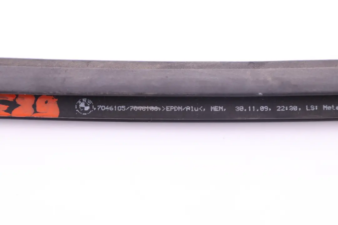 Canal Cubierta Exterior Puerta Delantera Izquierda para BMW Z4 E89 con número de pieza 7046105 BMW Z4 E89 Canal Cubierta Exterior Puerta Delantera Izquierda - SKU 7046105 - Número de pieza 7046105