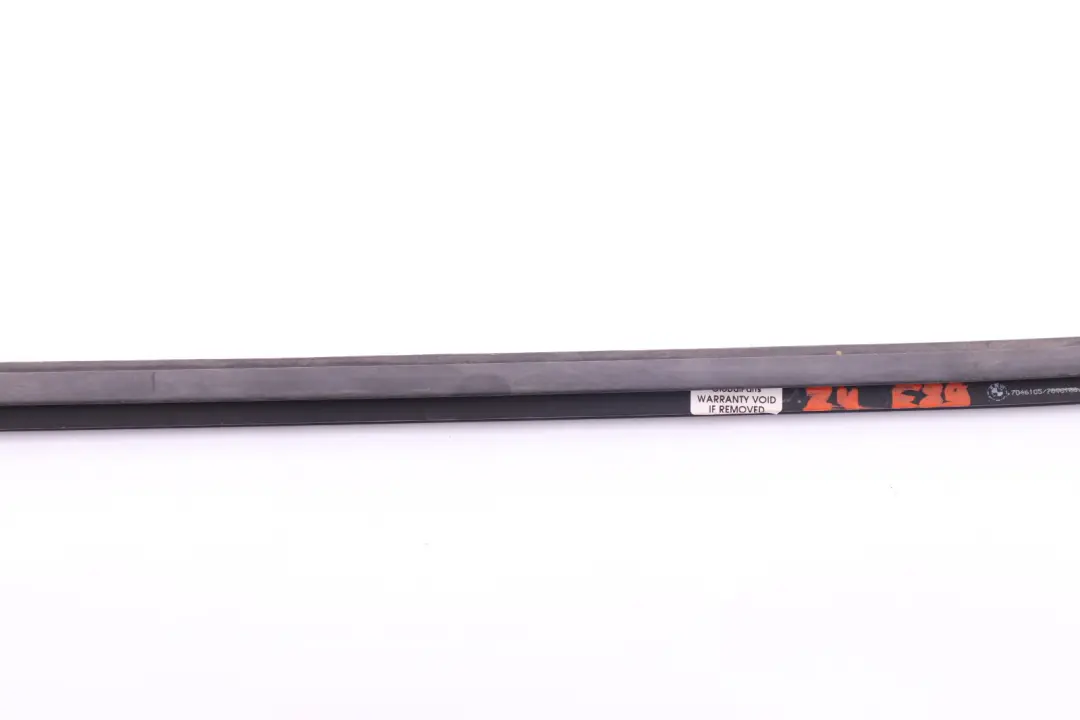 Copertura canale porta esterna anteriore sinistra per BMW Z4 E89 con numero di parte 7046105 BMW Z4 E89 Copertura canale porta esterna anteriore sinistra - SKU 7046105 - Numero di parte 7046105