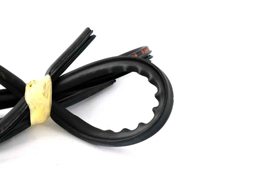 Puerta Borde Proteccion Junta Junta Delantera Negro para BMW E46 con número de pieza 7047341 BMW E46 Puerta Borde Proteccion Junta Junta Delantera Negro - SKU 7047341 - Número de pieza 7047341