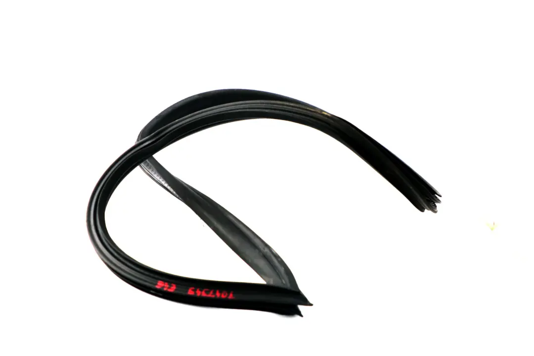 Side Window Edge Protection Seal Rear Left Right N/O/S to BMW E46 with Part number 7047349 BMW E46 Side Window Edge Protection Seal Rear Left Right N/O/S - SKU 7047349 - Part number 7047349