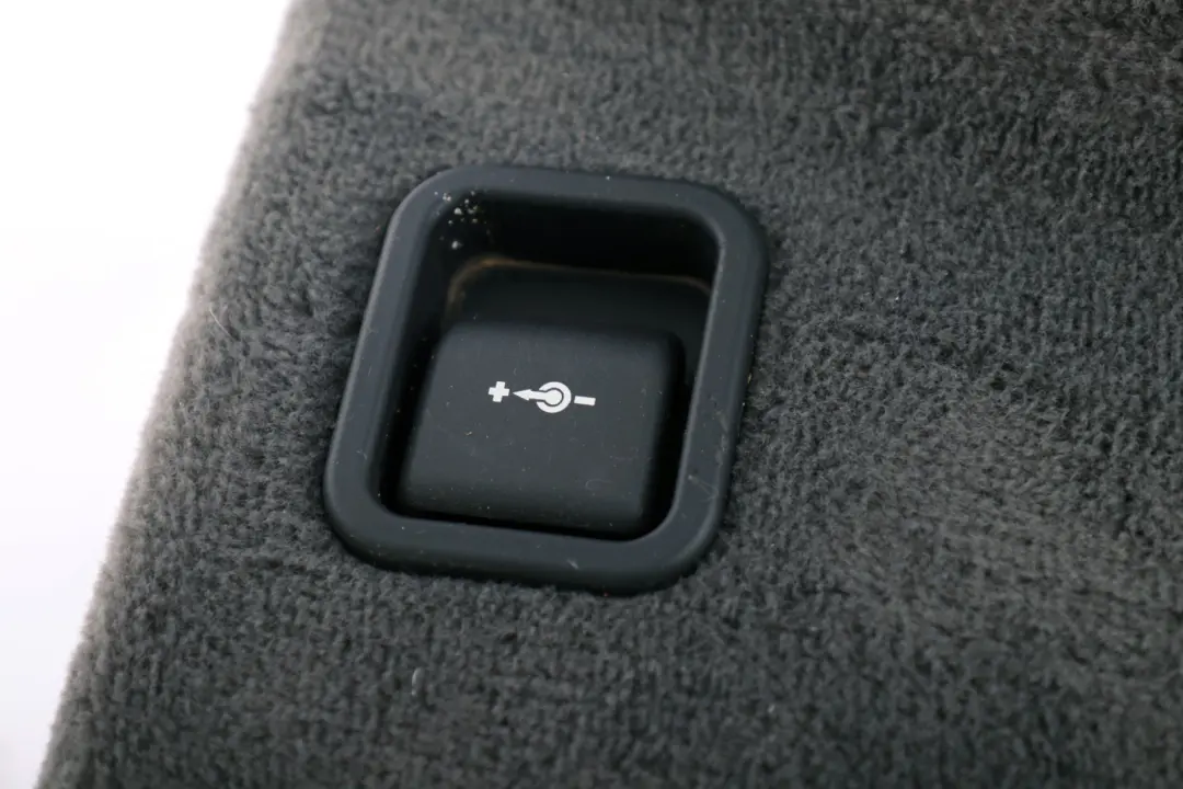 Pokrywa Tapicerka Obudowa Osłona Bagażnika Prawa Szara 7049040 do BMW X3 E83 o numerze 51477049040 BMW X3 E83 Pokrywa Tapicerka Obudowa Osłona Bagażnika Prawa Szara 7049040 - SKU 7049040-2 - Numer Części 51477049040