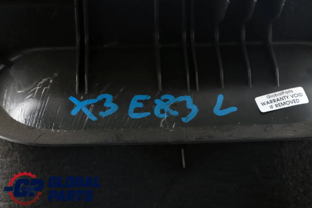 BMW X3 E83 Boczek Bagażnika Lewy Czarny - SKU 7049041 - Numer Części 51477049041