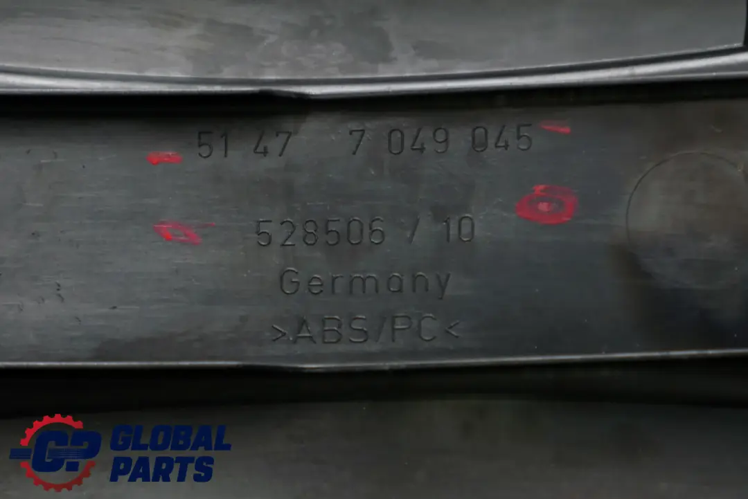 E83N LCI Boot Loading Sill Cover Negro 5147 para BMW E83 con número de pieza 7049045 BMW E83 E83N LCI Boot Loading Sill Cover Negro 5147 - SKU 7049045 - Número de pieza 7049045