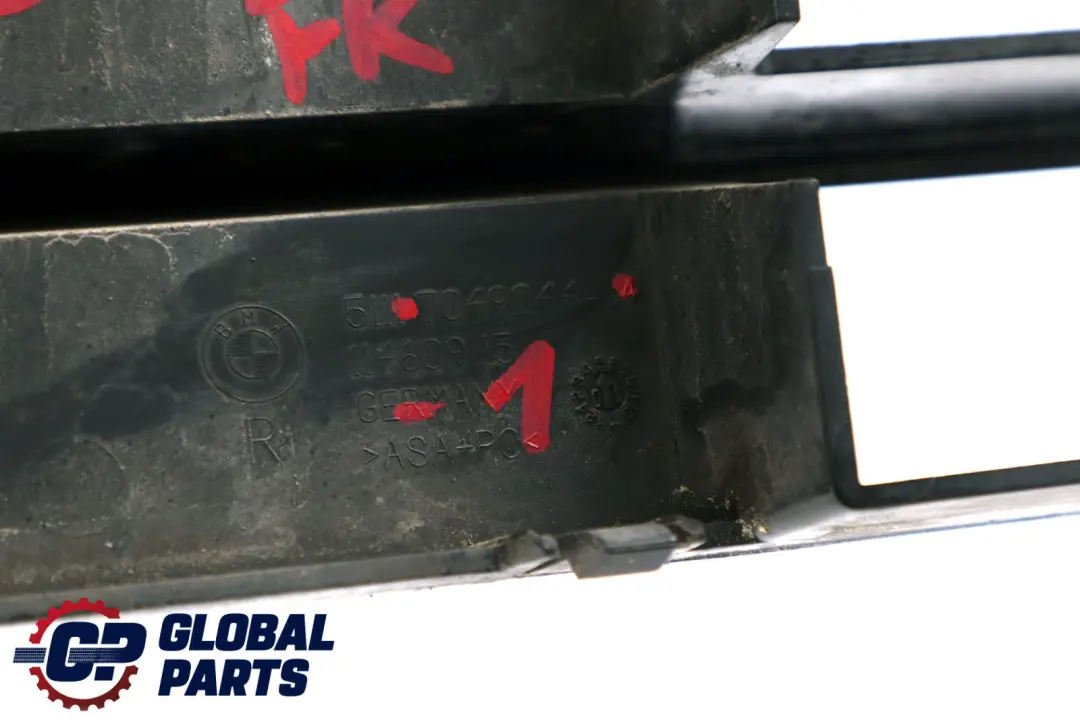 BMW E60 E61 Parachoques Delantero Malla Parrilla Antiniebla Cubierta Derecha - SKU 7049244-1 - Número de pieza 7049244
