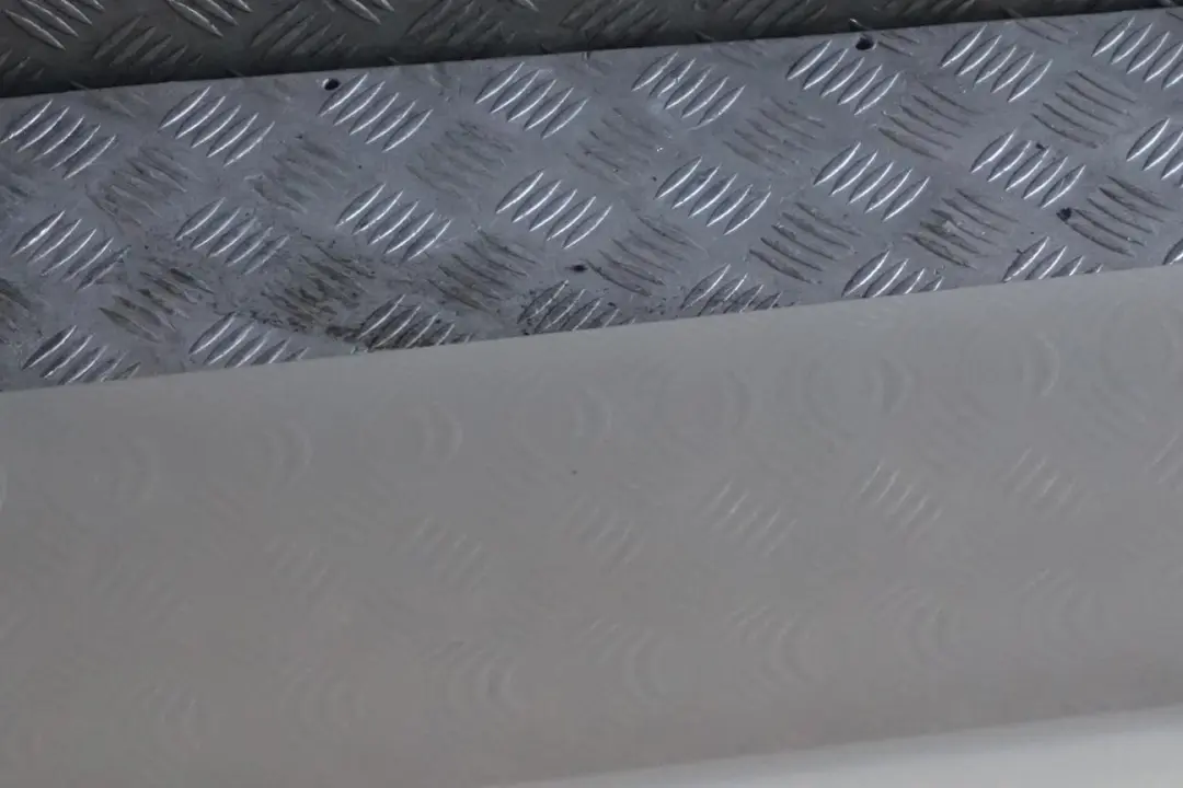 Trunk Lid Boot Tailgate Alpinweiss Alpine White - 300 to BMW 7 E65 E66 E67 with Part number 7049252 BMW 7 E65 E66 E67 Trunk Lid Boot Tailgate Alpinweiss Alpine White - 300 - SKU 7049252-AW - Part number 7049252