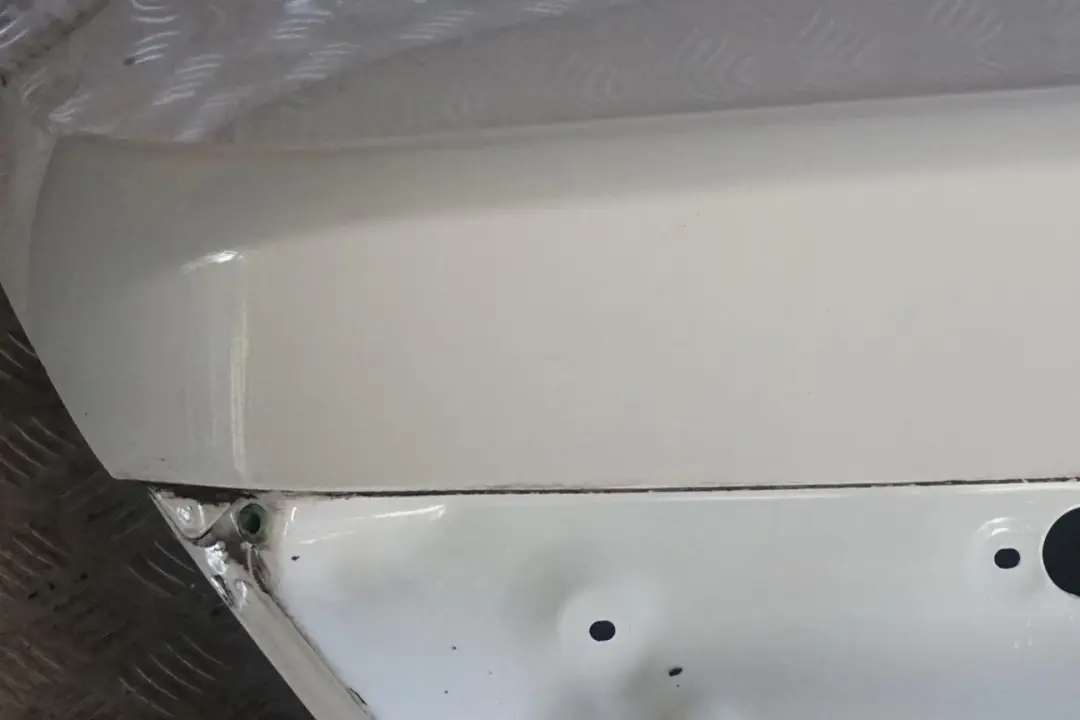 Trunk Lid Boot Tailgate Alpinweiss Alpine White - 300 to BMW 7 E65 E66 E67 with Part number 7049252 BMW 7 E65 E66 E67 Trunk Lid Boot Tailgate Alpinweiss Alpine White - 300 - SKU 7049252-AW - Part number 7049252