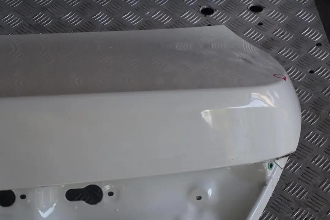 Trunk Lid Boot Tailgate Alpinweiss Alpine White - 300 to BMW 7 E65 E66 E67 with Part number 7049252 BMW 7 E65 E66 E67 Trunk Lid Boot Tailgate Alpinweiss Alpine White - 300 - SKU 7049252-AW - Part number 7049252